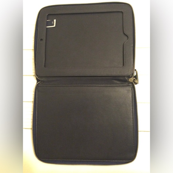 Gap Plaid Tablet Case 🌸 - Picture 3 of 9